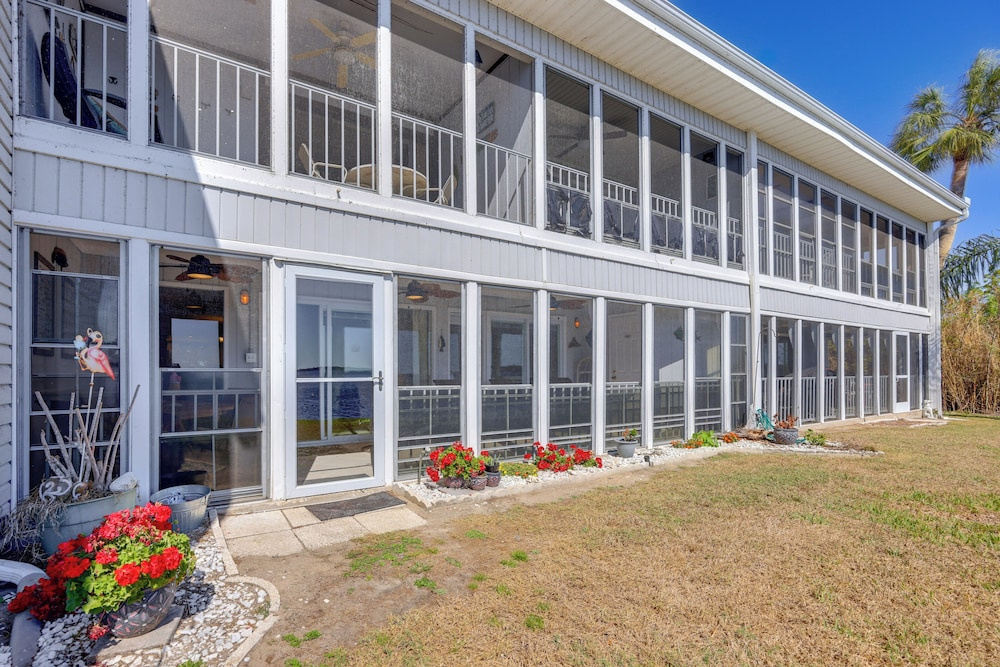 Boat, Fish & Swim: Condo on St Johns River!