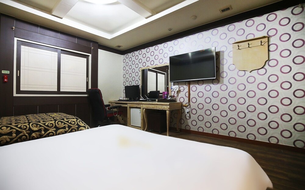 Cheonan Adonis — 3
