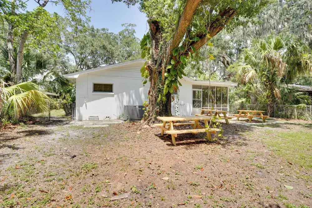 Charming Mid-century House - Just Steps to Lake!