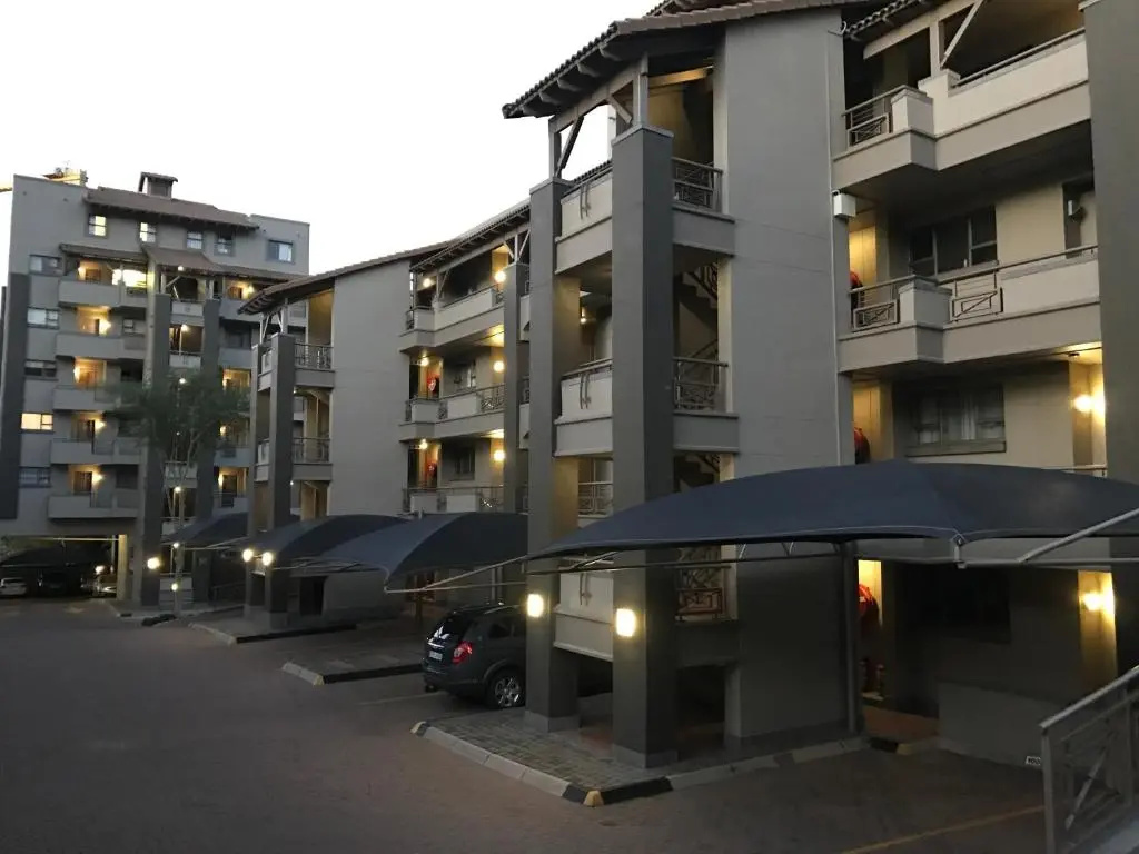 77 Grayston Apartment