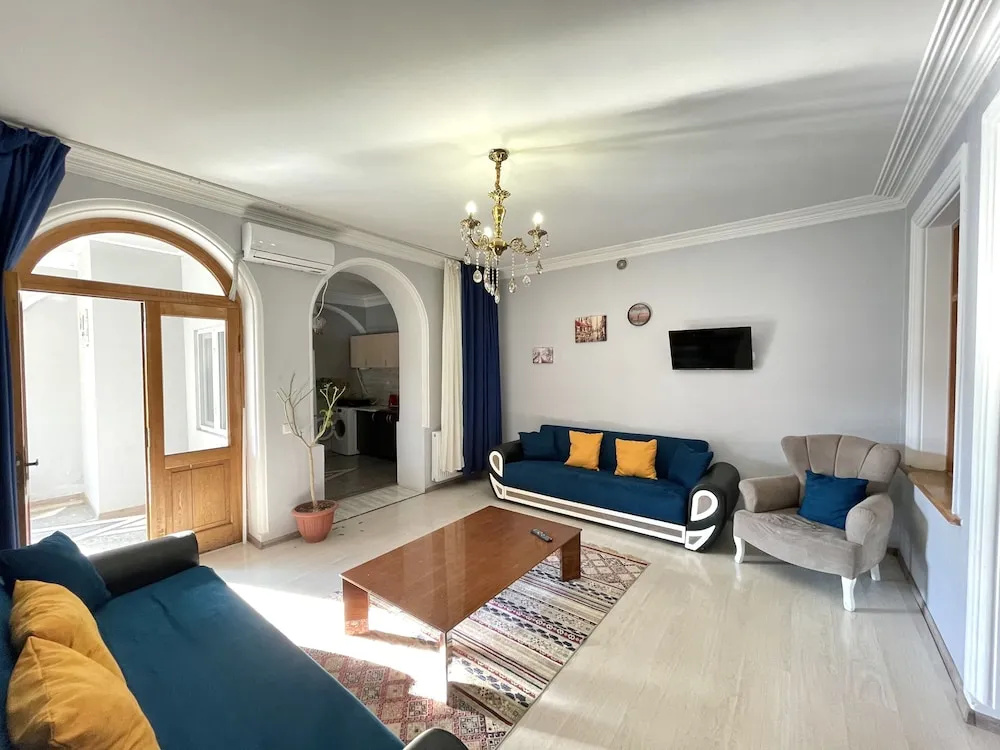 Grayhouse Elia Apartment