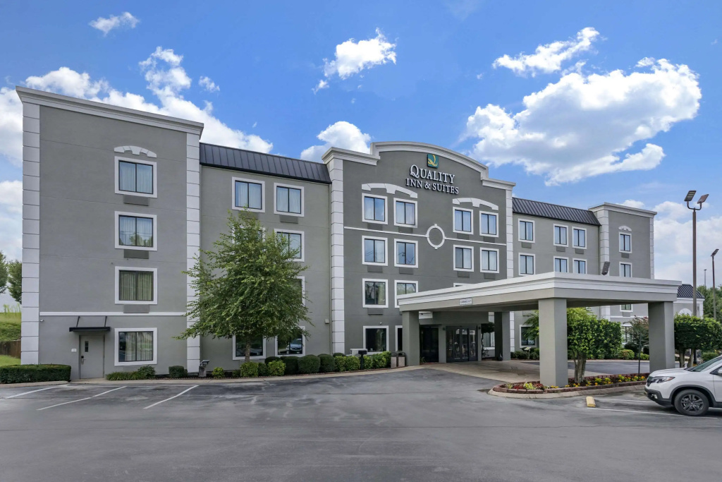 Quality Inn & Suites Chattanooga West near Lookout Mountain