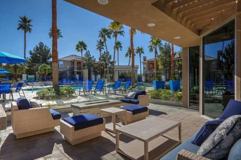 Quiet Home in Sunny Silverado 15 Minutes to Strip!