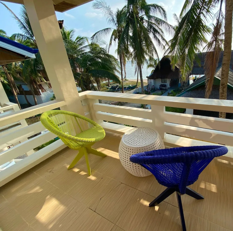 Lanas Beach Resort - Carabao Island