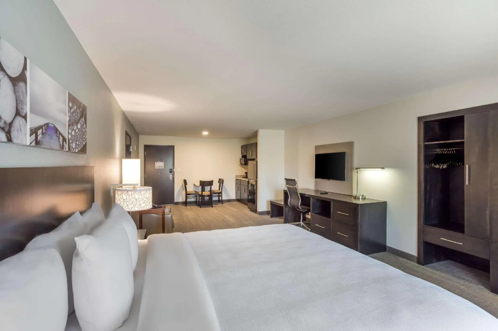 Double Suite (full double bed)