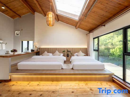 2 Bedrooms Standard Family room