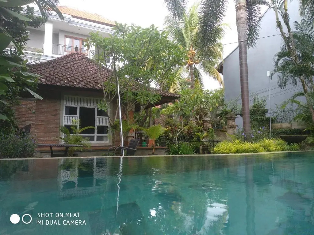 Standard Triple room with pool view