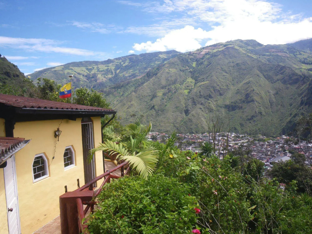 La Casa Amarilla