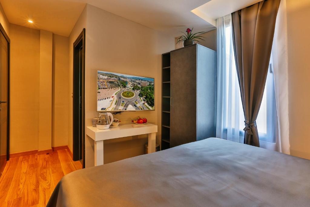 Deluxe Double room (full double bed) — room photo 1