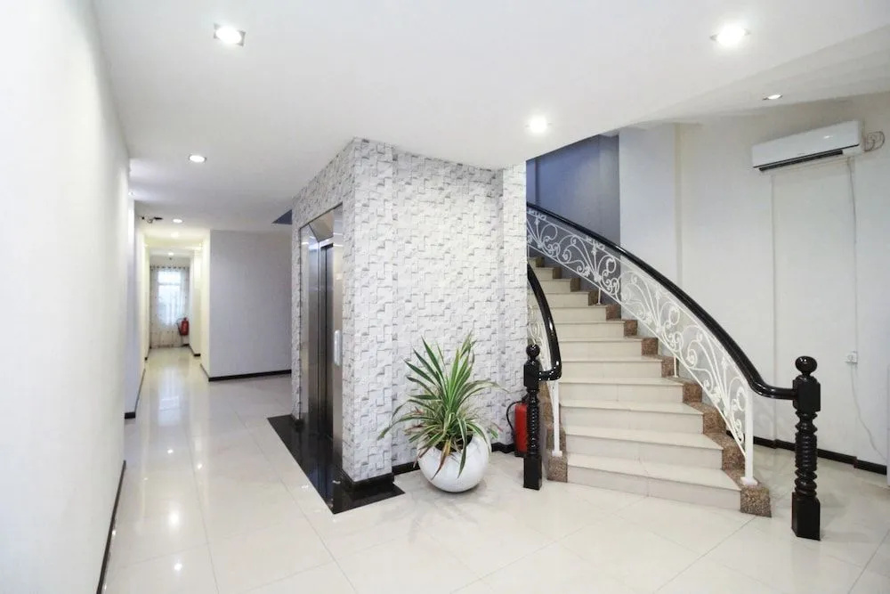 Lobby & Reception