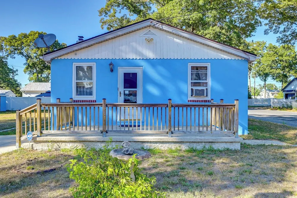 Ideally Located Villas Home: 2 Mi to Beaches!