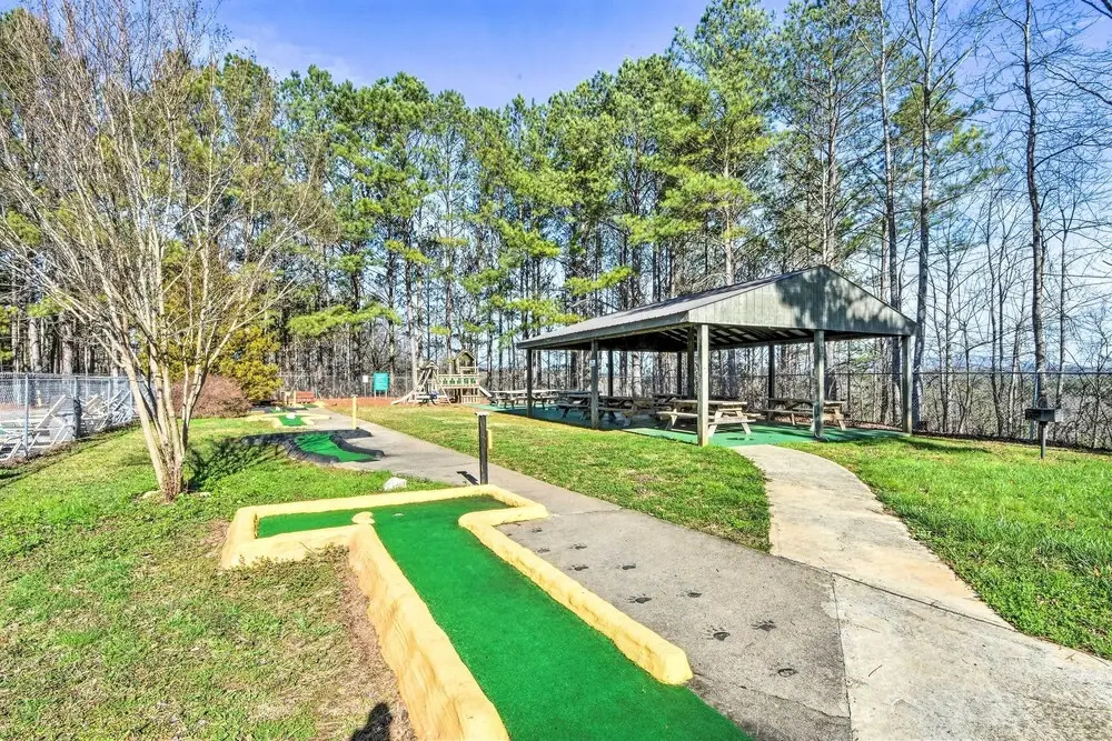 Peaceful Ellijay Cabin: Pool Access & Resort Perks