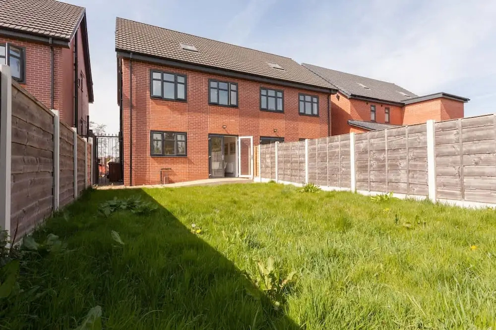 Perfect Booking 4 Bed Home in Stockport