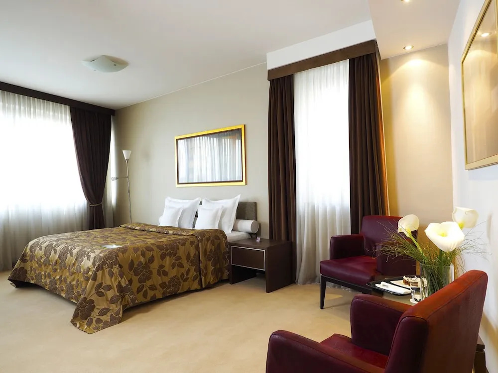 Двухместный люкс двуспальная кровать в In Hotel Belgrade