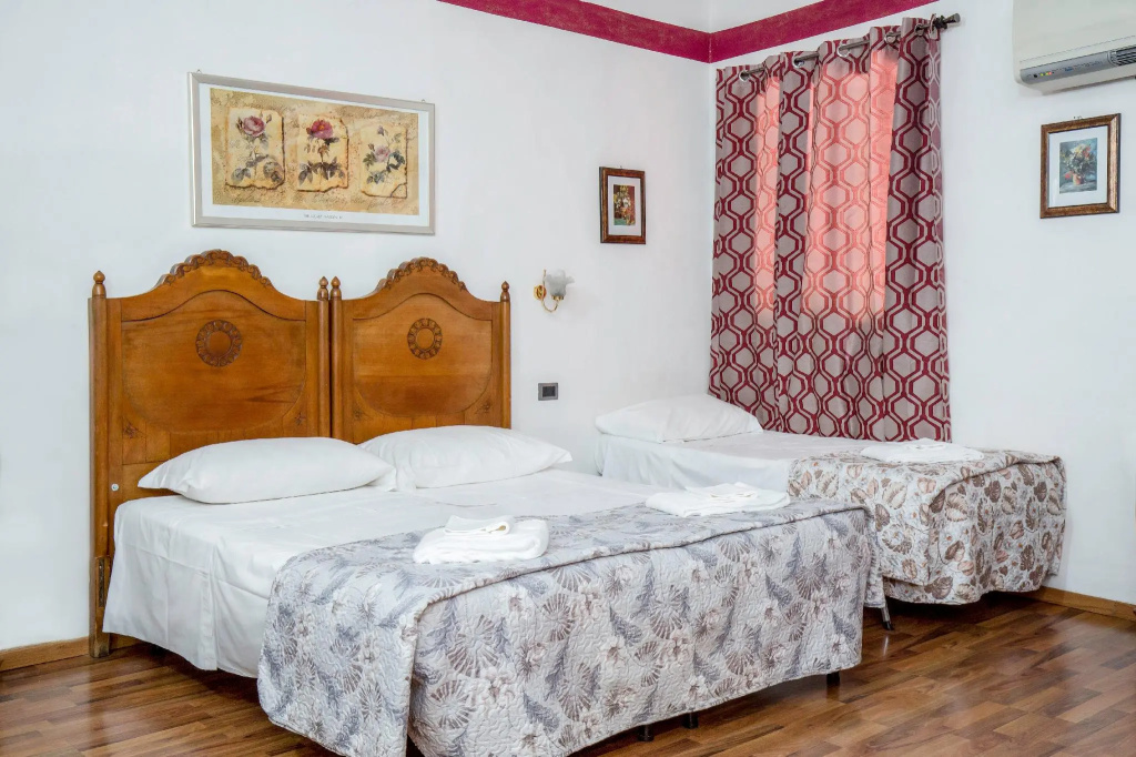 Standard Quadruple room