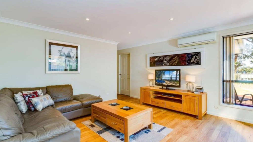 Loralyn - Waterfront, wheelchair accessible