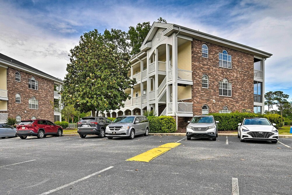 Inviting Myrtle Beach Condo w/ Pool Access!