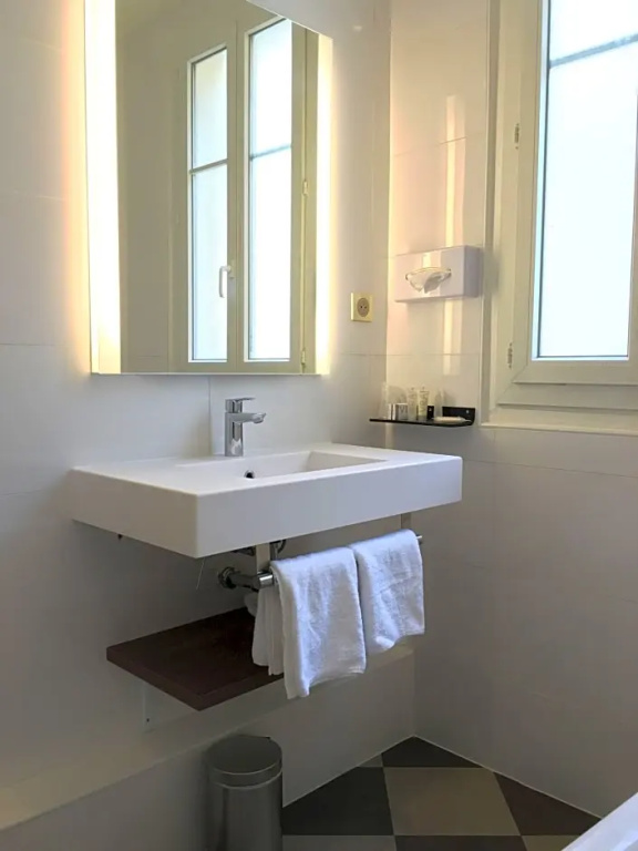 Double Suite (full double bed)
