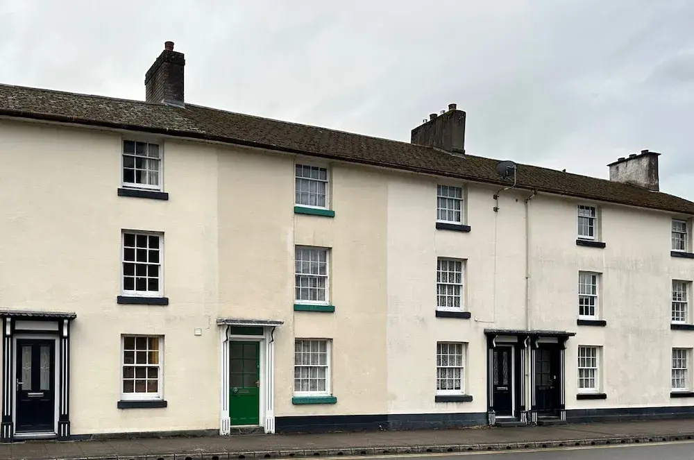 Llanidloes - Sleeps 7 - Parking - Pet Friendly