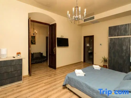 Deluxe Double room (full double bed)