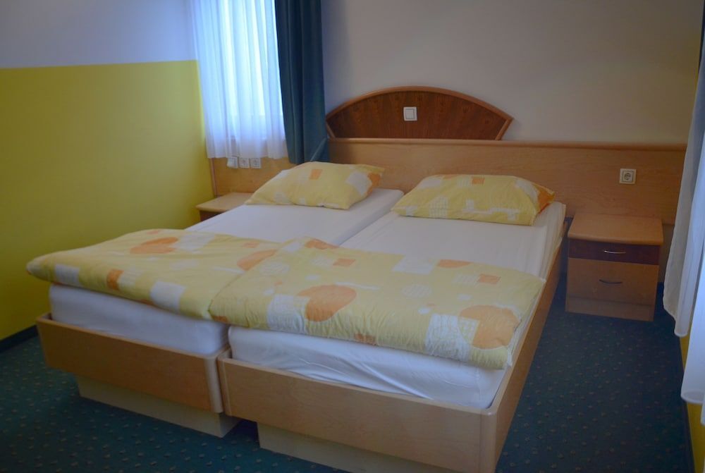 Garni Hotel Zvon by null