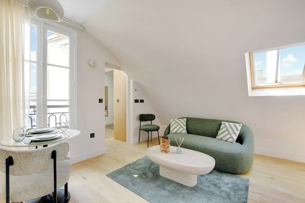 Afficher la photo 8 — Apt a/c 1br/2p - Saint-lazare/les Champs Elysee