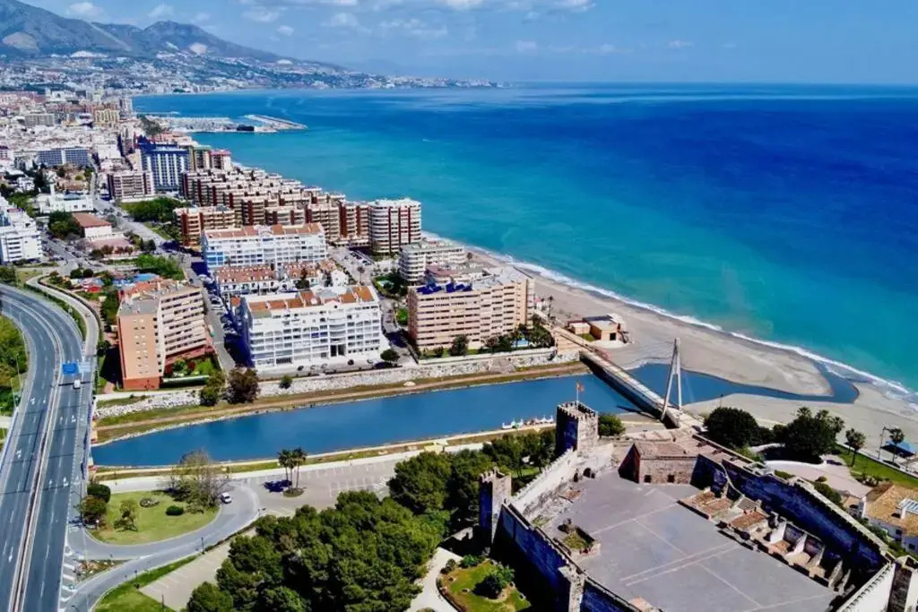Amplio apartamento junto al mar