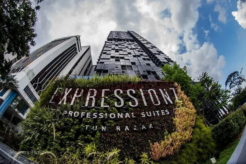 Expressionz Professional Suites by HnH