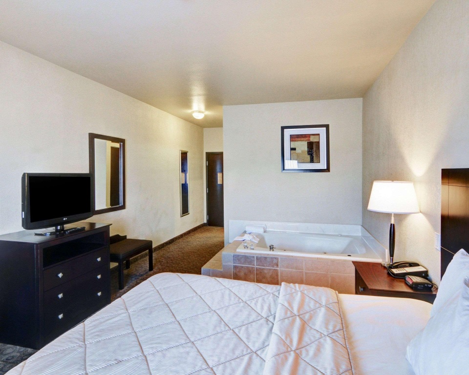 Quality Inn & Suites Terrell — 5