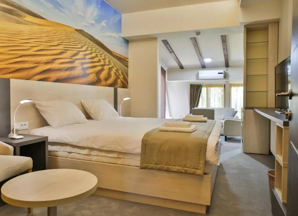 Deluxe Double room (full double bed)