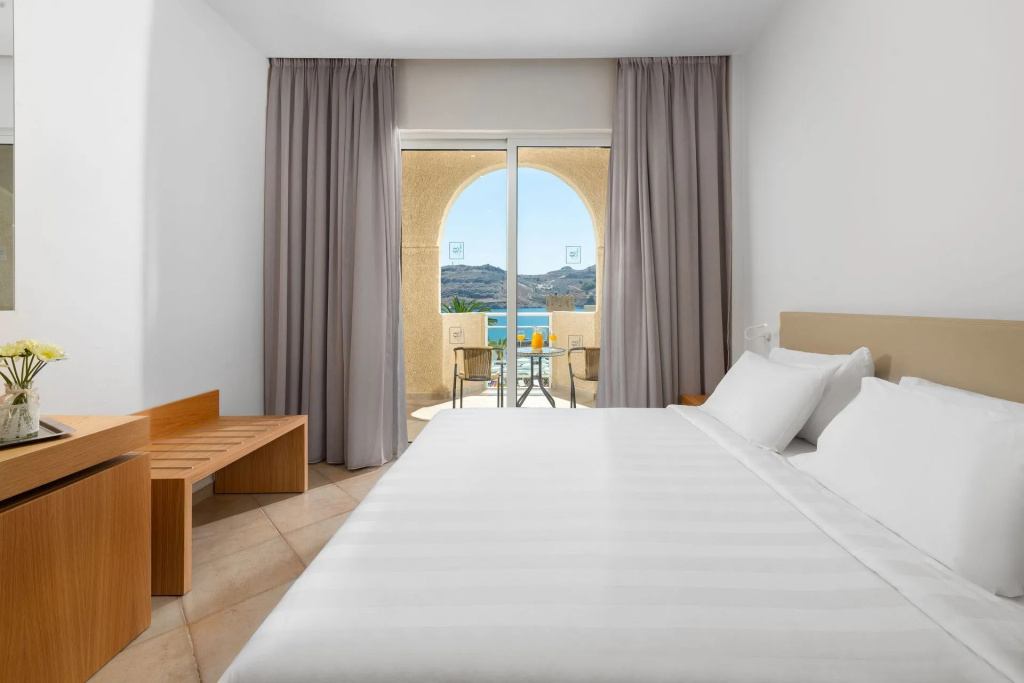 Deluxe Double room with sea view (full double bed)