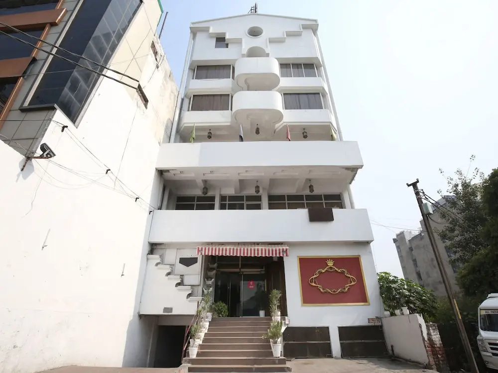 OYO 9985 Hotel Sekhon Grand