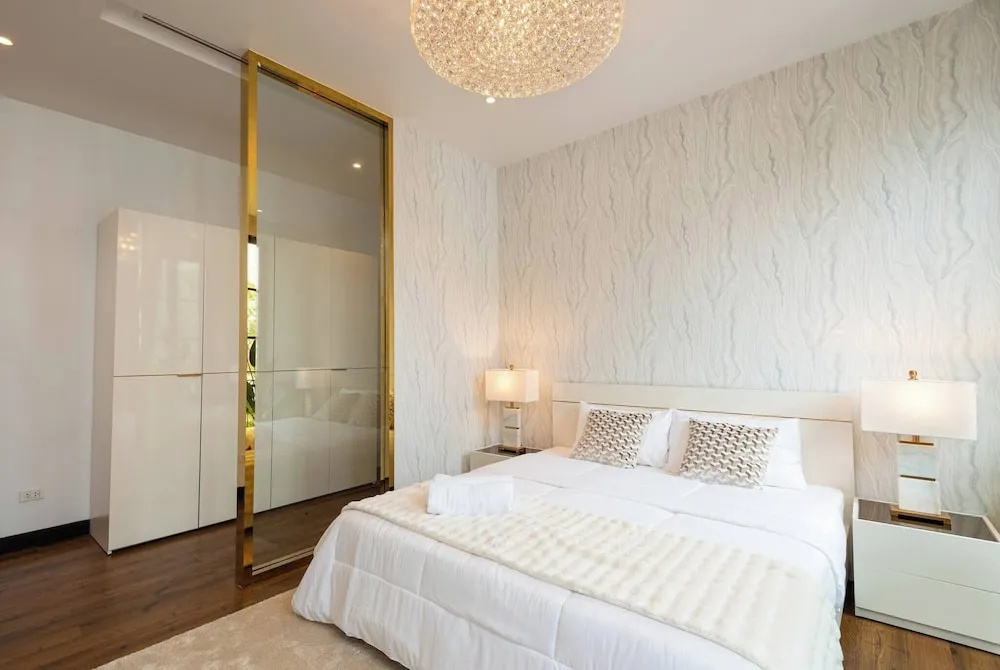 Stylish 7beds Poolhouse With Cinema & Lift - 2min to BTS — фото
