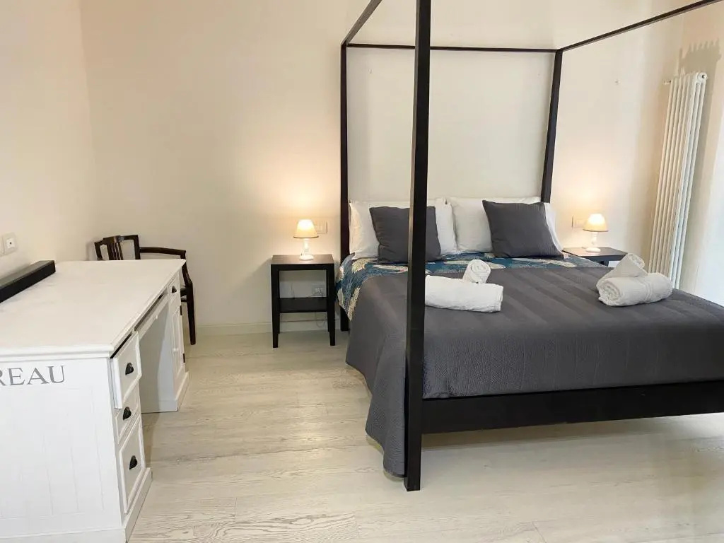 Front Beach Deluxe Apartment - with access to beach club