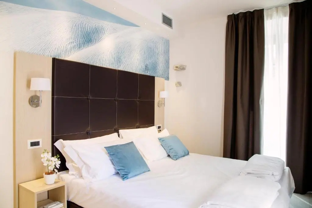 Double room (full double bed)
