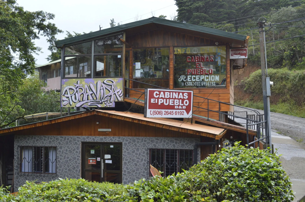 Cabinas El Pueblo - Hostel