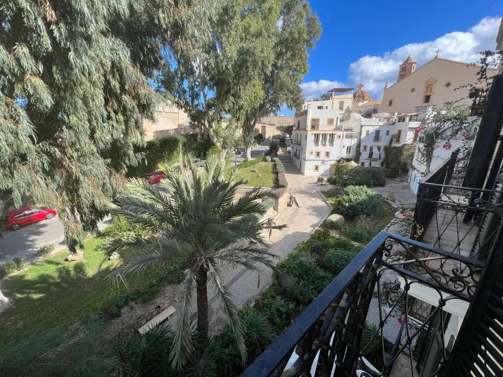 Standard Double room with balcony (full double bed)