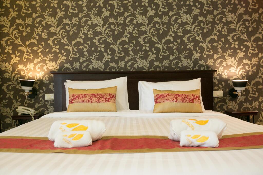 Seasons Riverside Hotel by null