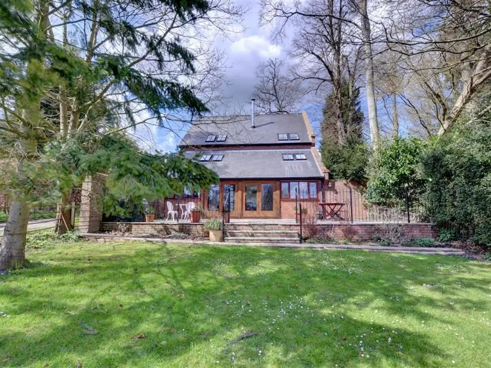 Unique Converted Barn in Hartfield