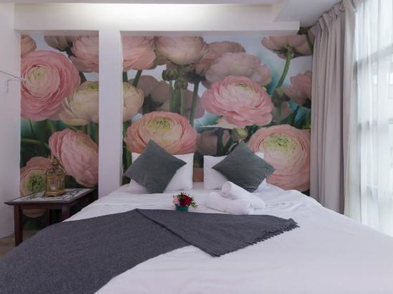 V Garden Hotel
