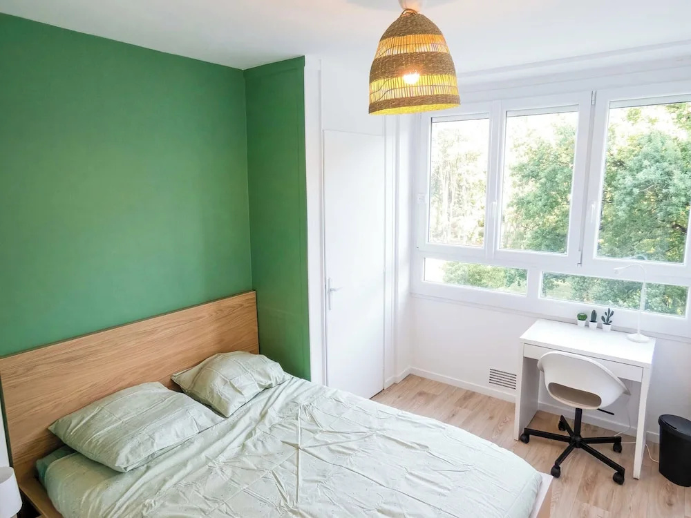 Voir la photo 1 — Private Room in a Shared Apartment - Bron