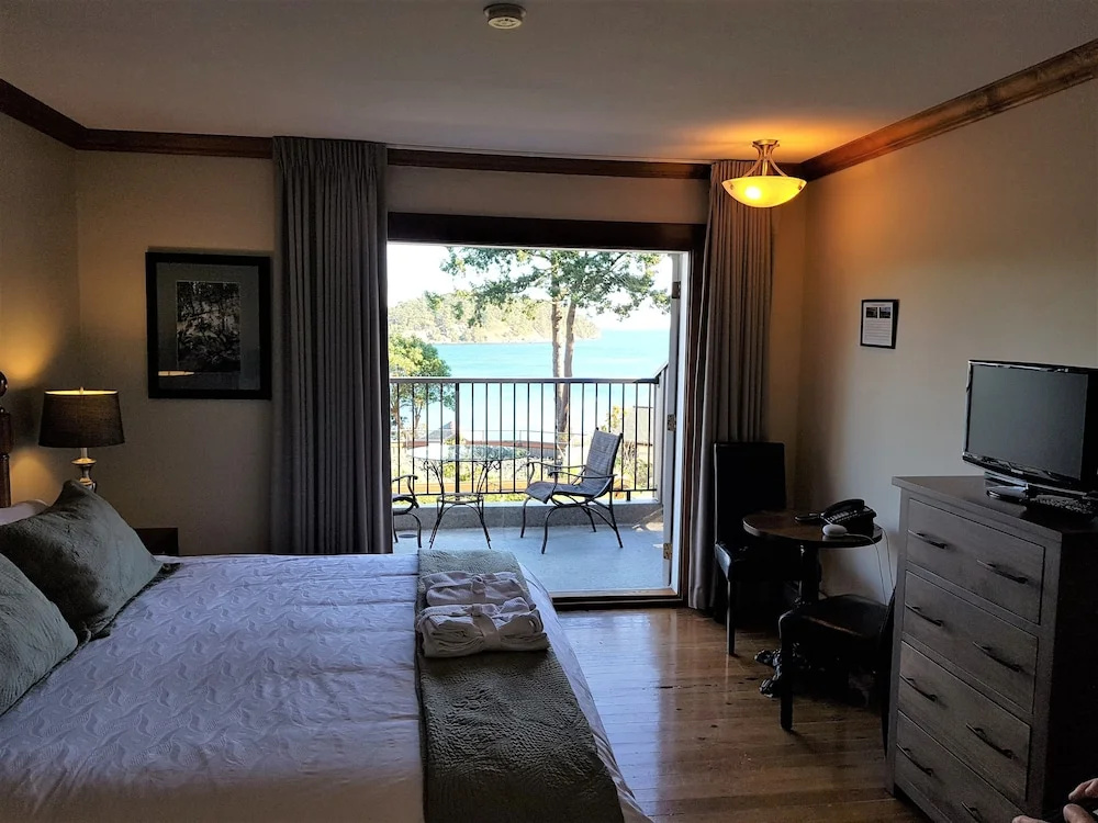 Standard Double room with ocean view (full double bed)