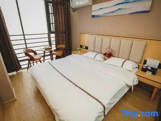Deluxe Double room (full double bed)