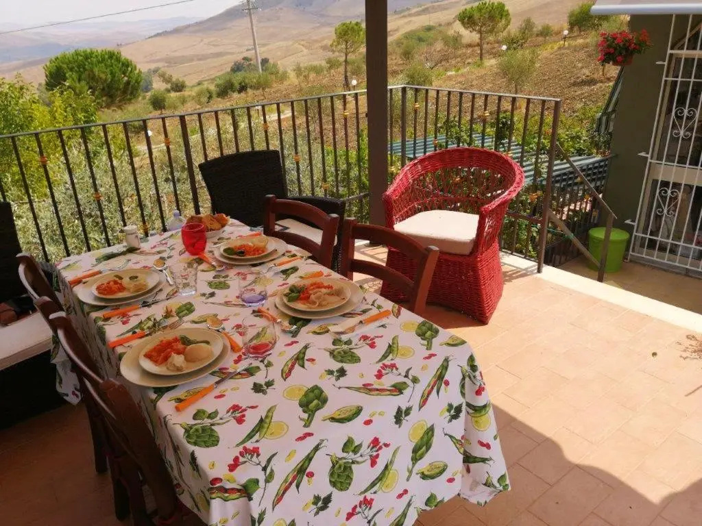 One bedroom appartement with furnished garden at Lercara Friddi