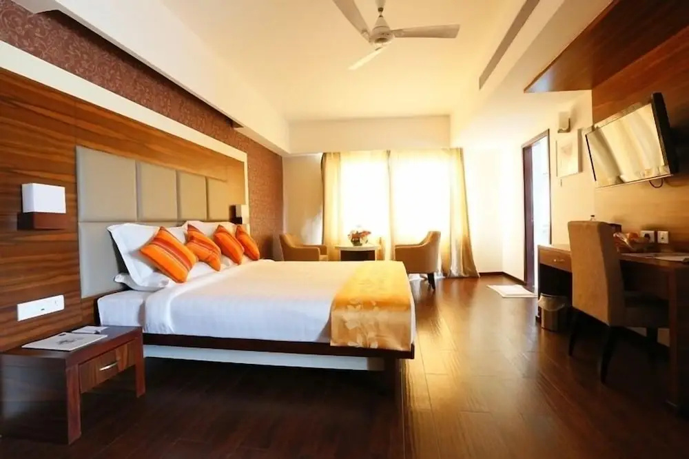 Deluxe Double Suite full double bed