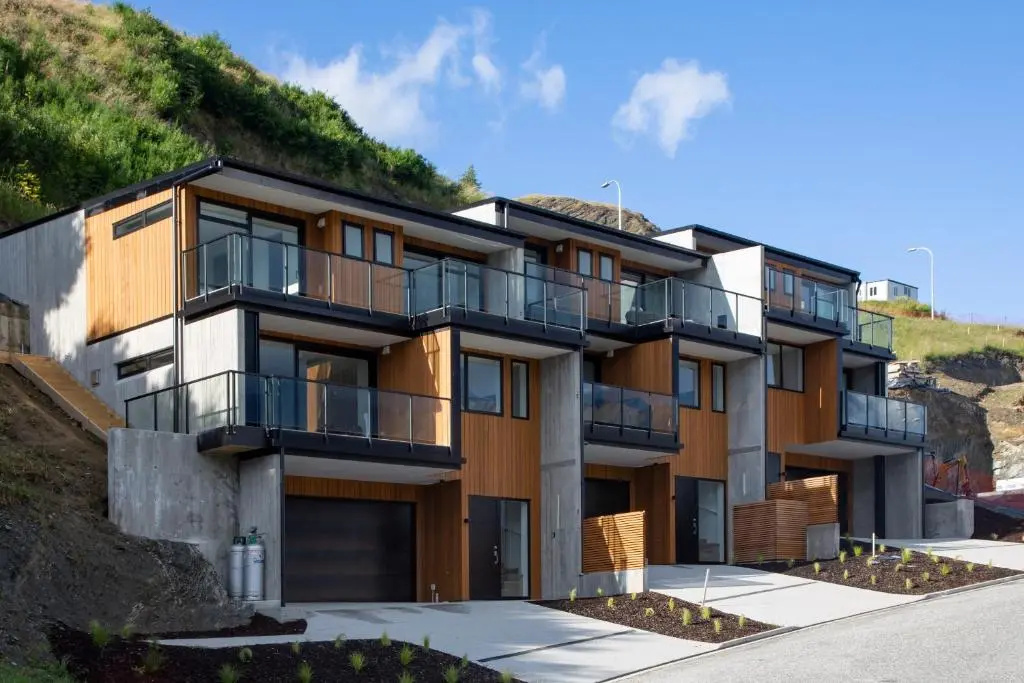 4 Bedroom Home with elevated views of Lake Wakatipu & The Remarkables