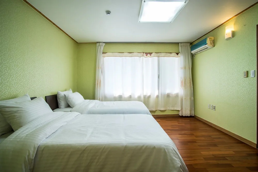 Witch's Broomstick — фото 5