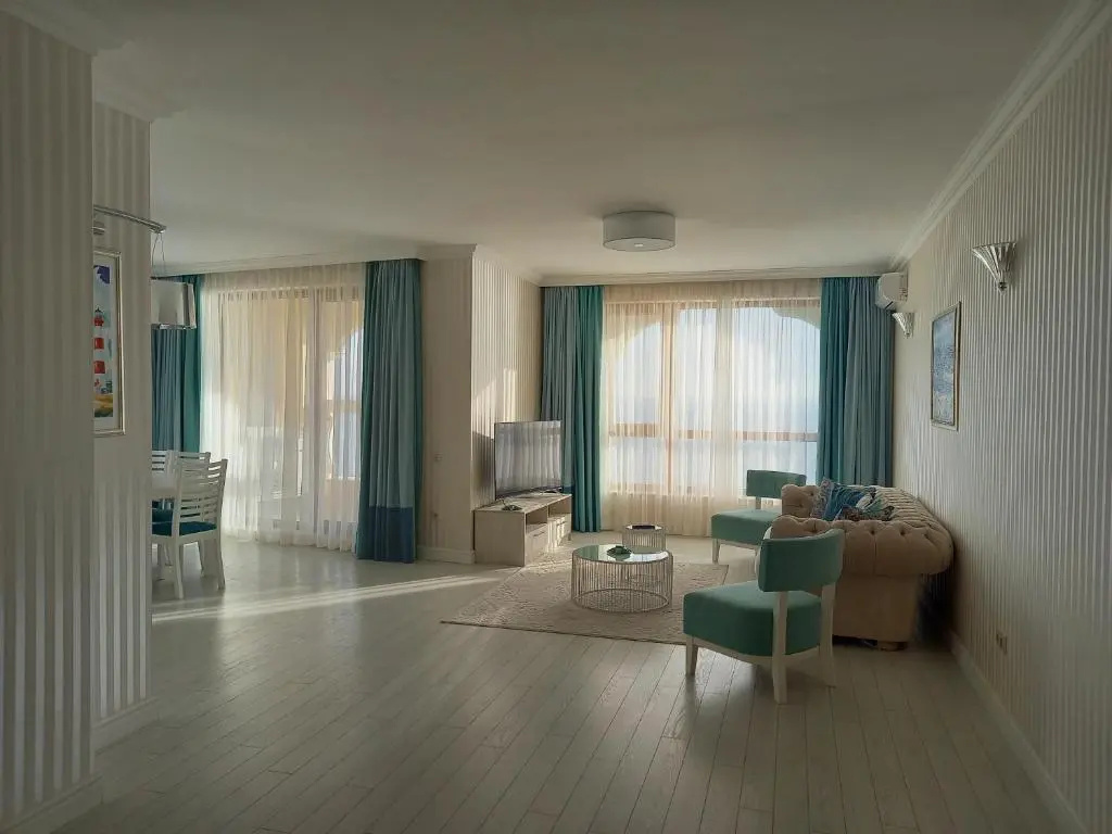 3 Bedrooms Deluxe Apartment with sea view