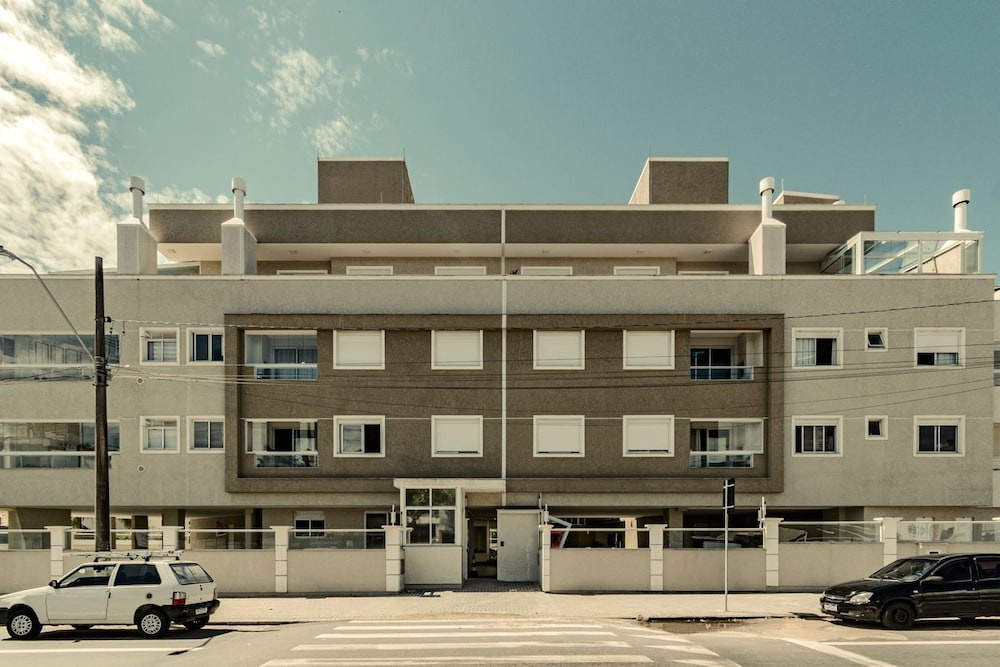 Apartamento c Churrasqueira e 2 Vagas nos Ingleses