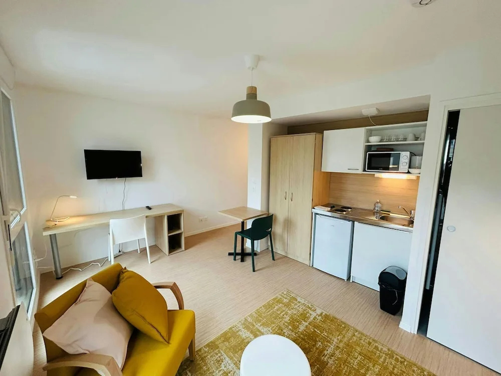 Voir la photo 1 — We Live In R - Suite 202